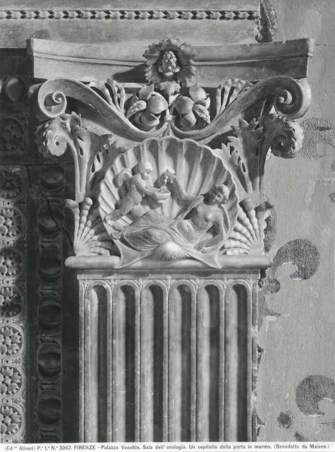 Alinari, Fratelli — Firenze - Palazzo Vecchio. Sala dell'orologio. Un capitello della porta in marmo. (Benedetto da Maiano.) — particolare